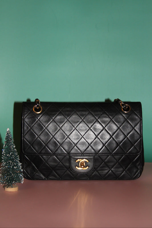 Iconique CHANEL Timeless noir avec carte d'authenticité