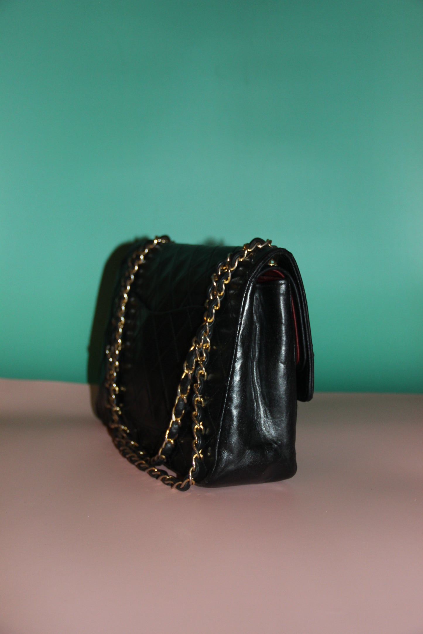 Iconique CHANEL Timeless noir avec carte d'authenticité