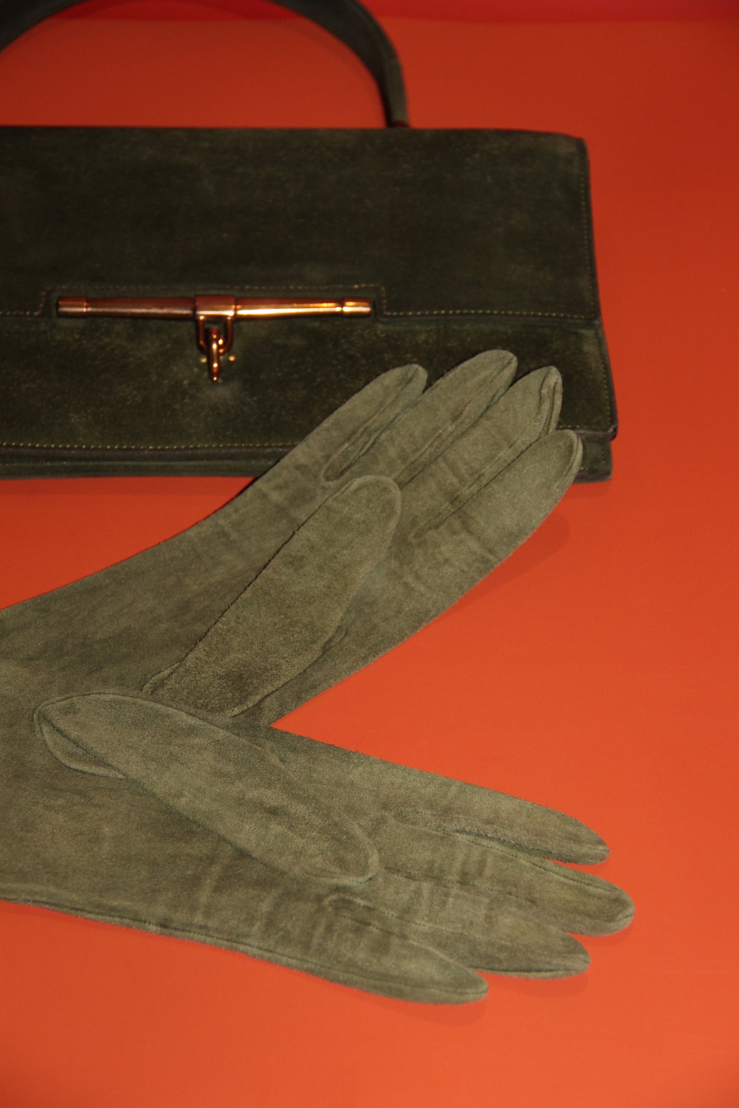 Lot Hermès: sac à main "Palonnier" + gants assortis kaki