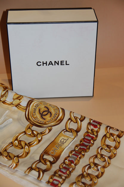 Carré Chanel en Soie Chaines & Double 'Chanel Rue Cambon'