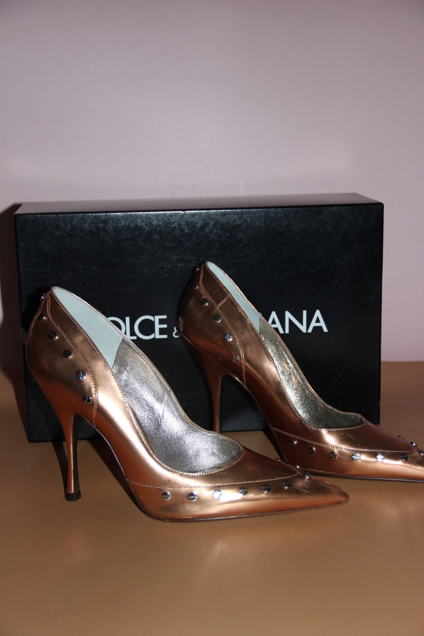 Escarpins Dolce & Gabbana Pumps cloutés cuir bronze T. 40