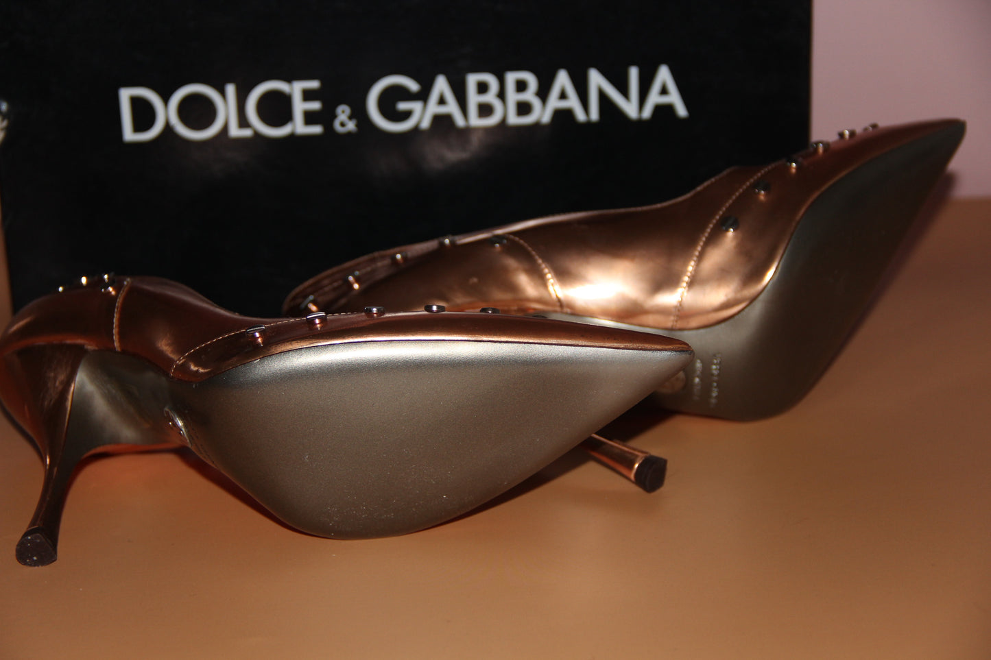Escarpins Dolce & Gabbana Pumps cloutés cuir bronze T. 40