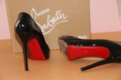 Escarpins Christian Louboutin verni noir peep toe T.39,5