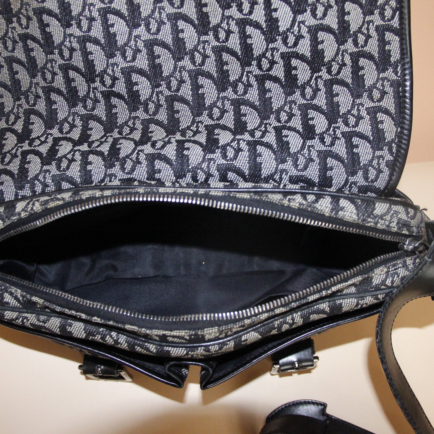 Sac à main DIOR vintage monogramme