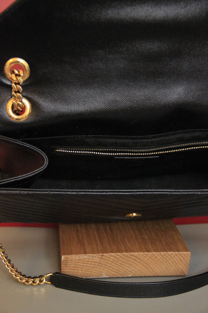 Grand sac Yves Saint Laurent modèle 'Enveloppe' en cuir noir