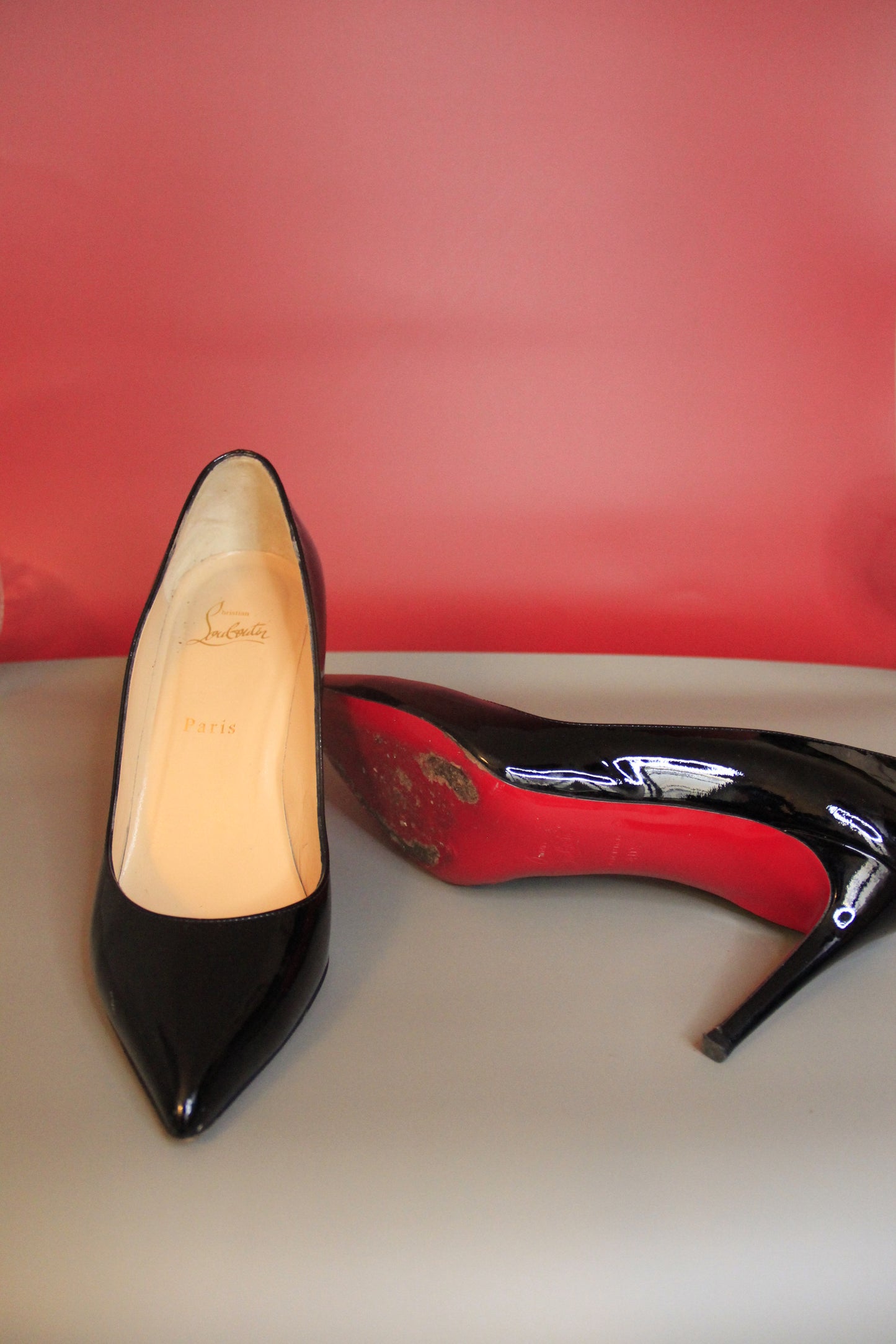Escarpins Christian Louboutin vernis noir taille 40