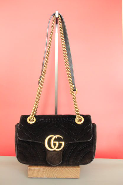 Sac à main GUCCI en velours marron, modèle Marmont