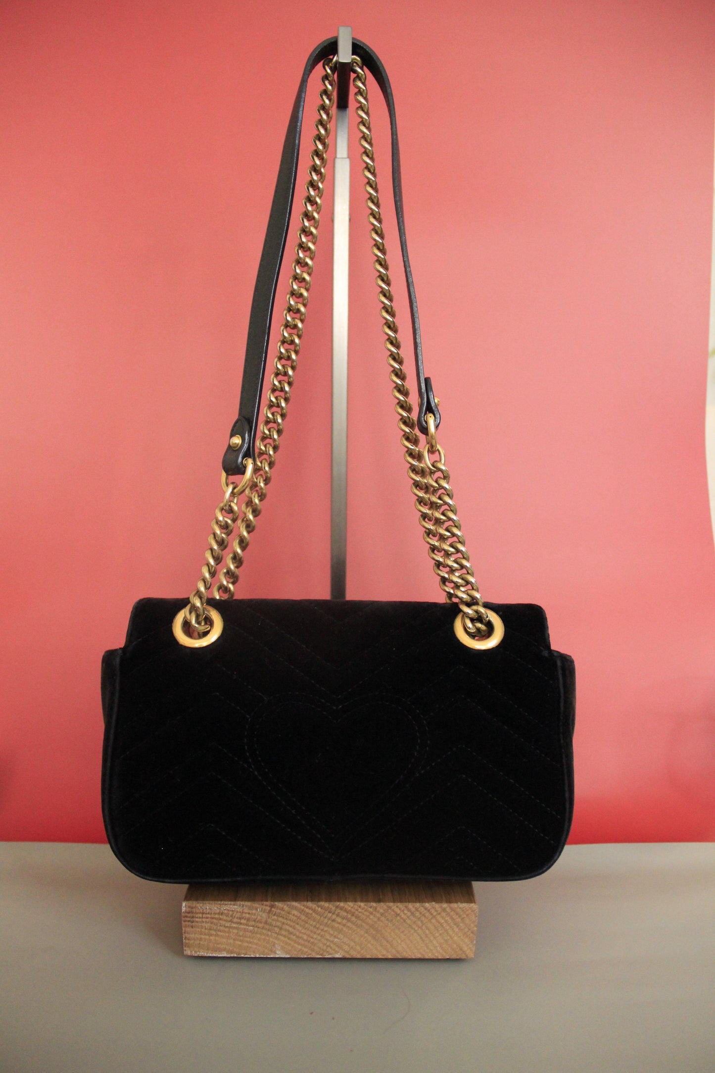 Sac à main GUCCI en velours marron, modèle Marmont